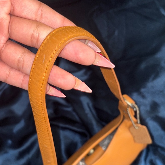 Sportscoach Tan Leather Shoulder Bag - Picture 11 of 17